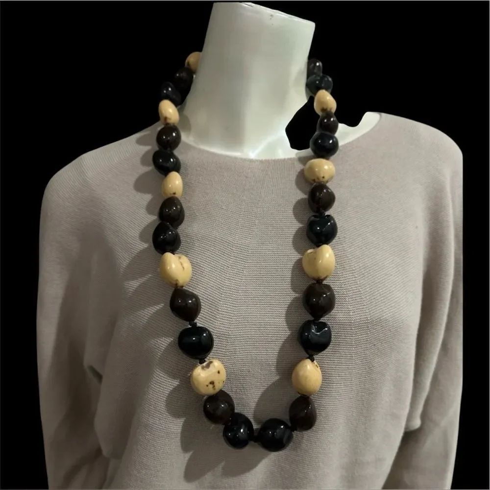 Chic Black and Cream Beaded Necklace